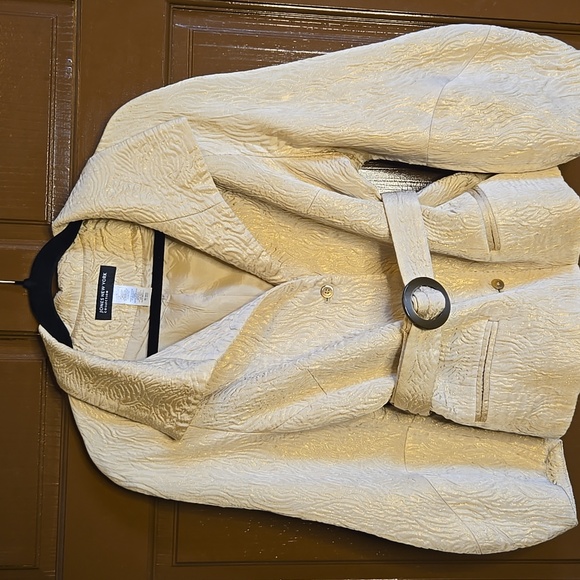Jones New York Jackets & Blazers - Jones N.Y.-Cream textured short cream jkt with belt Sz L